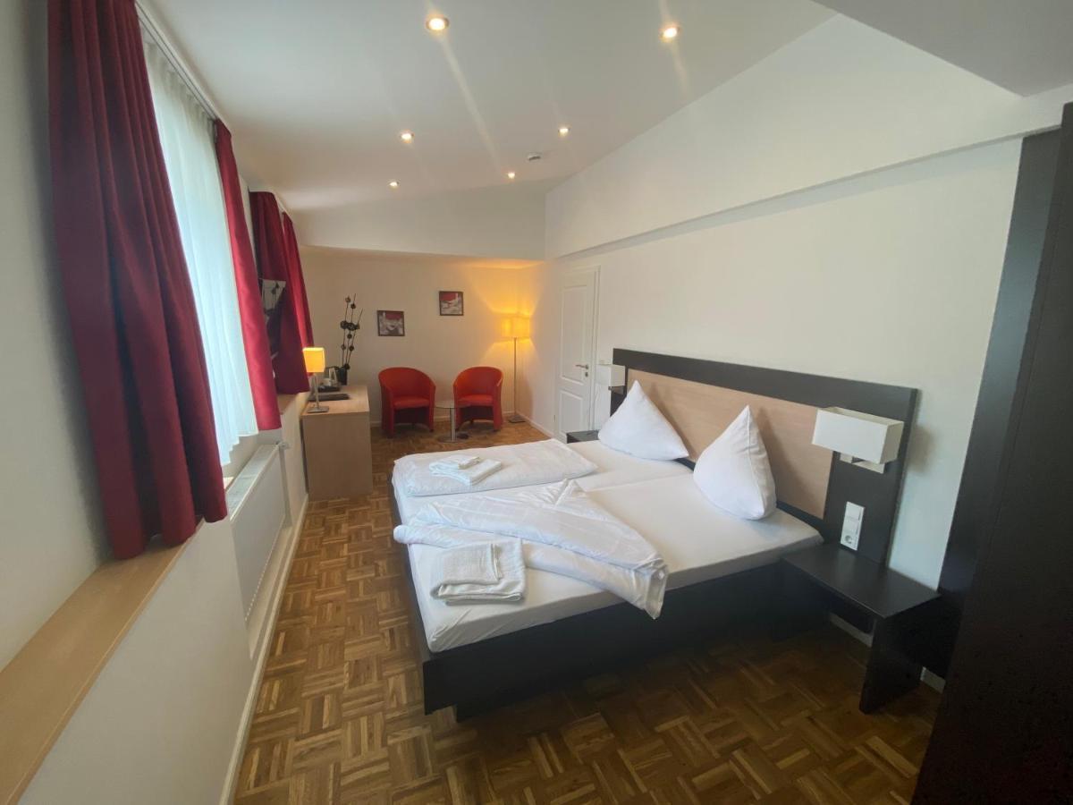 Altes Pfarrhaus Hotel Ernst Bagian luar foto