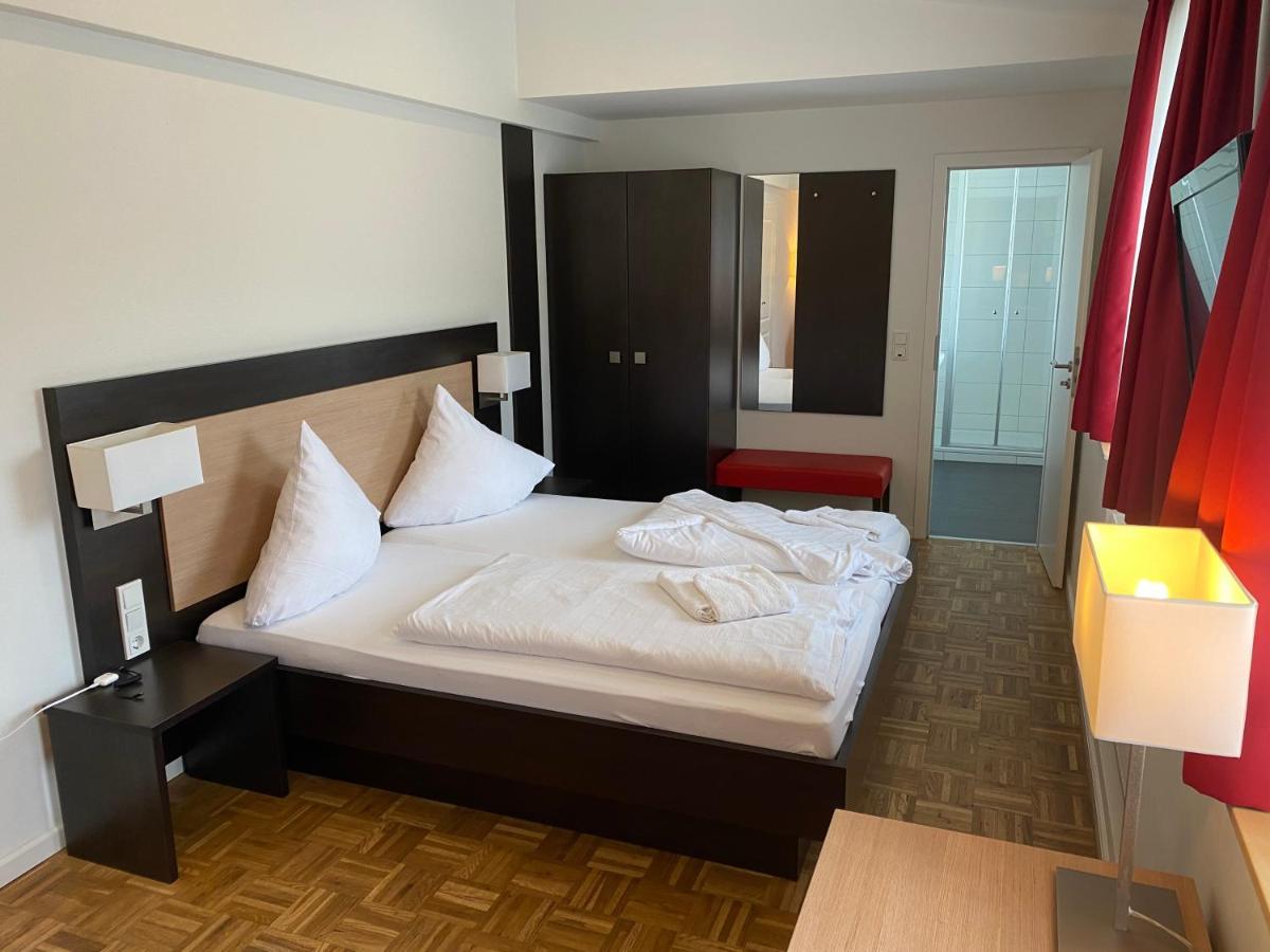 Altes Pfarrhaus Hotel Ernst Bagian luar foto