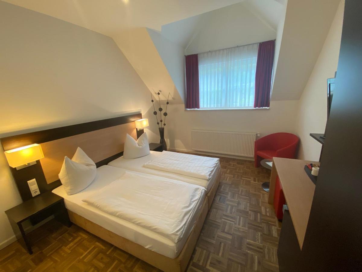 Altes Pfarrhaus Hotel Ernst Bagian luar foto