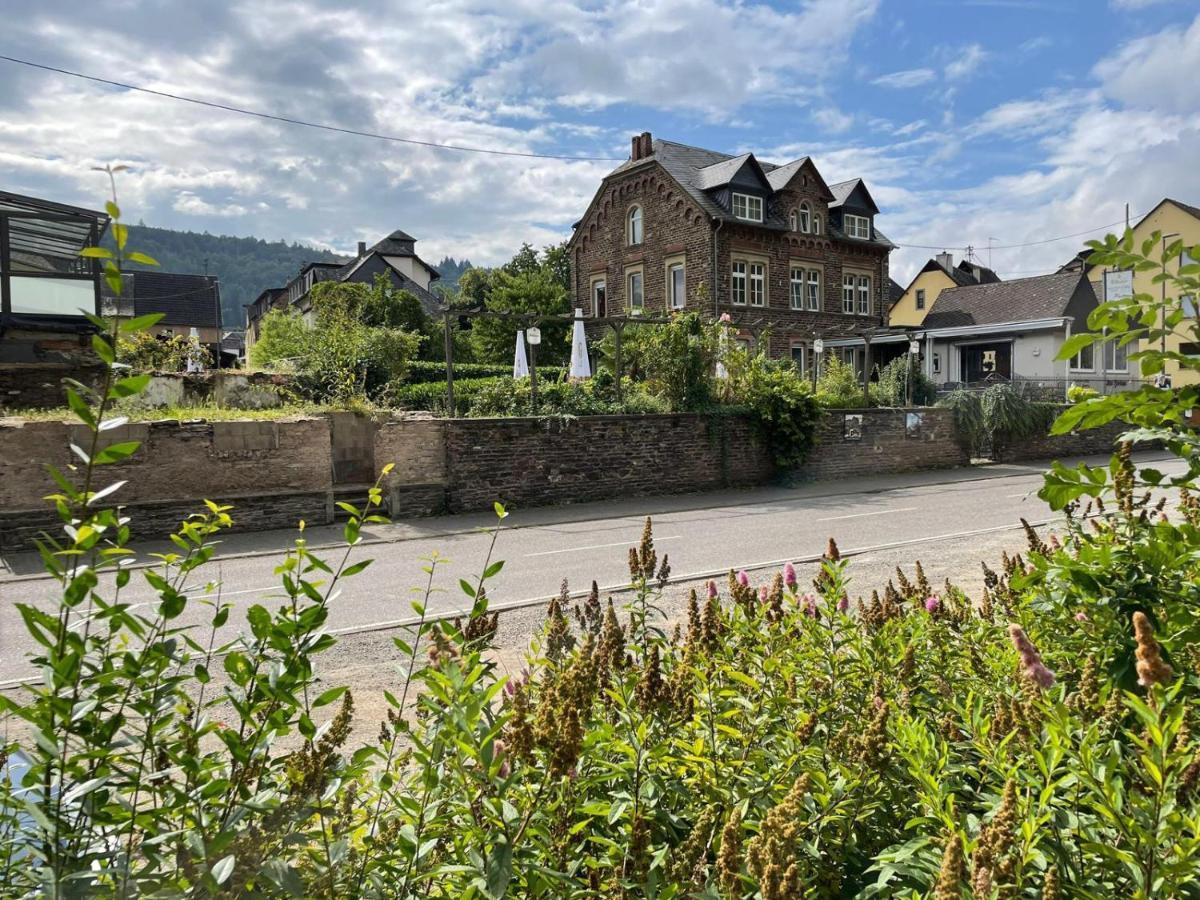 Altes Pfarrhaus Hotel Ernst Bagian luar foto