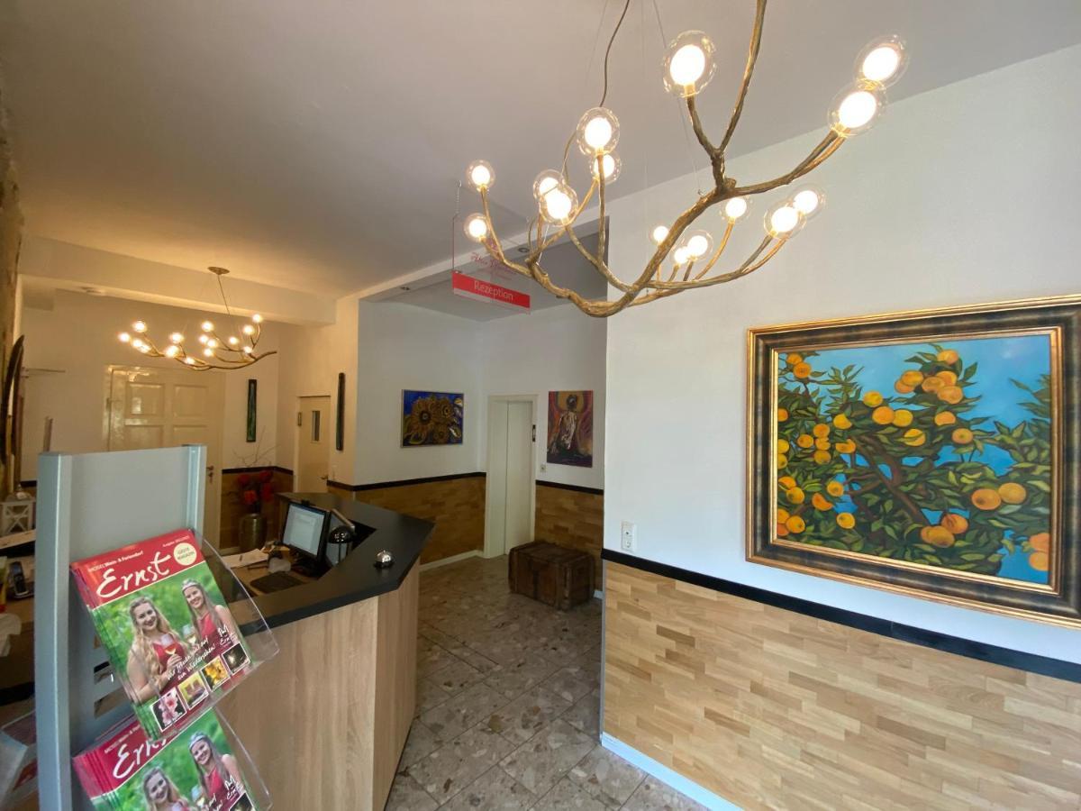 Altes Pfarrhaus Hotel Ernst Bagian luar foto