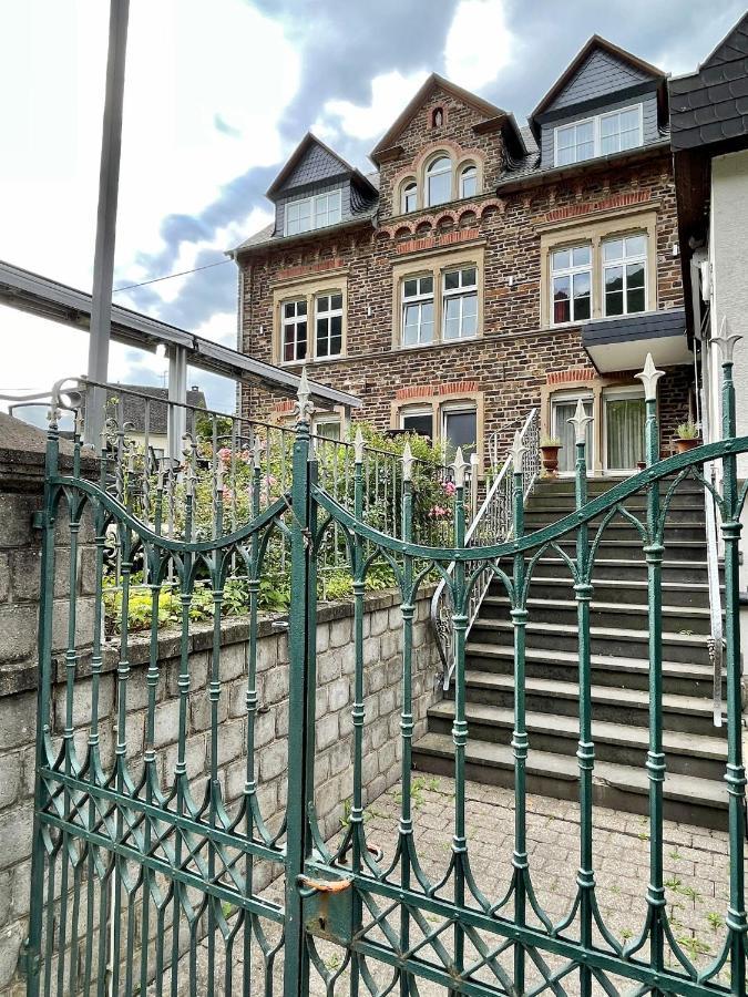 Altes Pfarrhaus Hotel Ernst Bagian luar foto