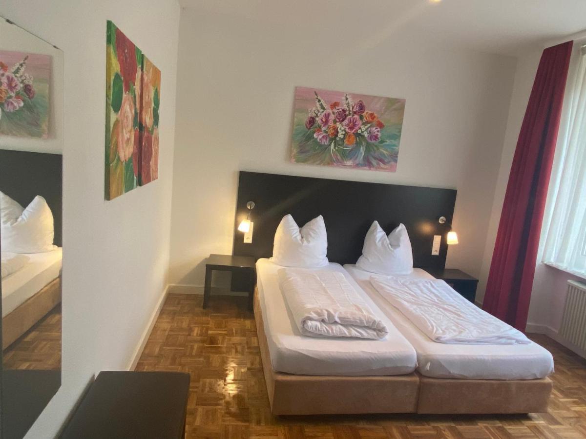 Altes Pfarrhaus Hotel Ernst Bagian luar foto