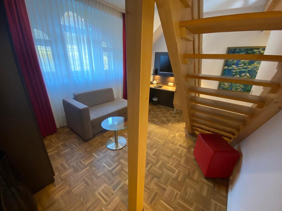 Altes Pfarrhaus Hotel Ernst Bagian luar foto