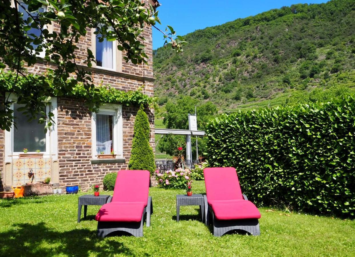 Altes Pfarrhaus Hotel Ernst Bagian luar foto