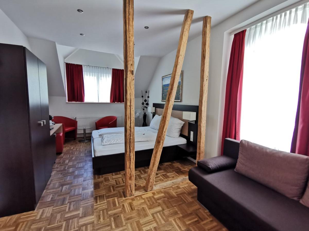 Altes Pfarrhaus Hotel Ernst Bagian luar foto