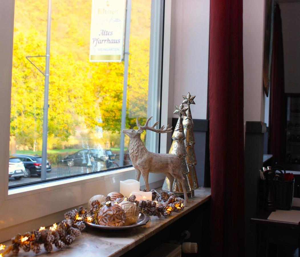Altes Pfarrhaus Hotel Ernst Bagian luar foto