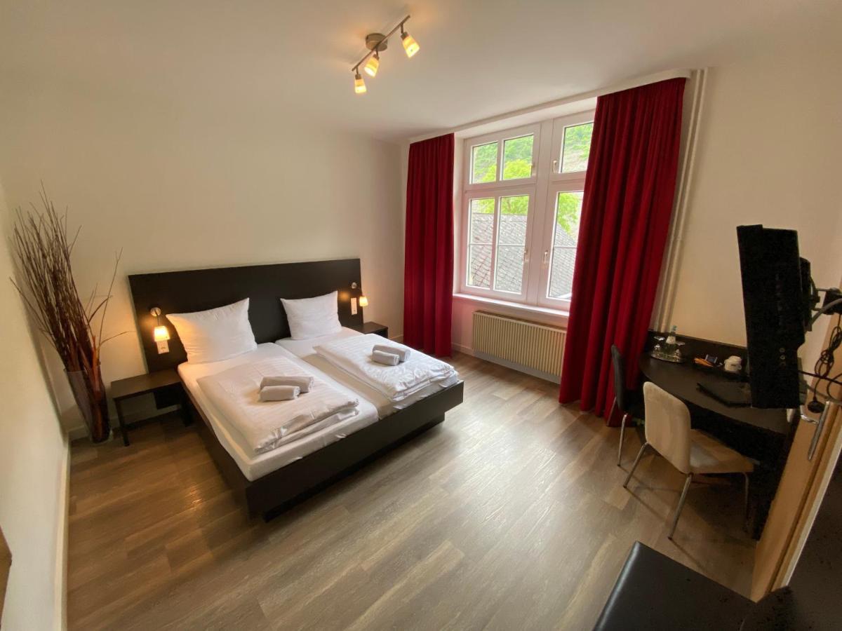 Altes Pfarrhaus Hotel Ernst Bagian luar foto